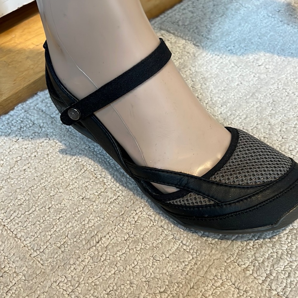 Teva gray/black water shoes USA sz6